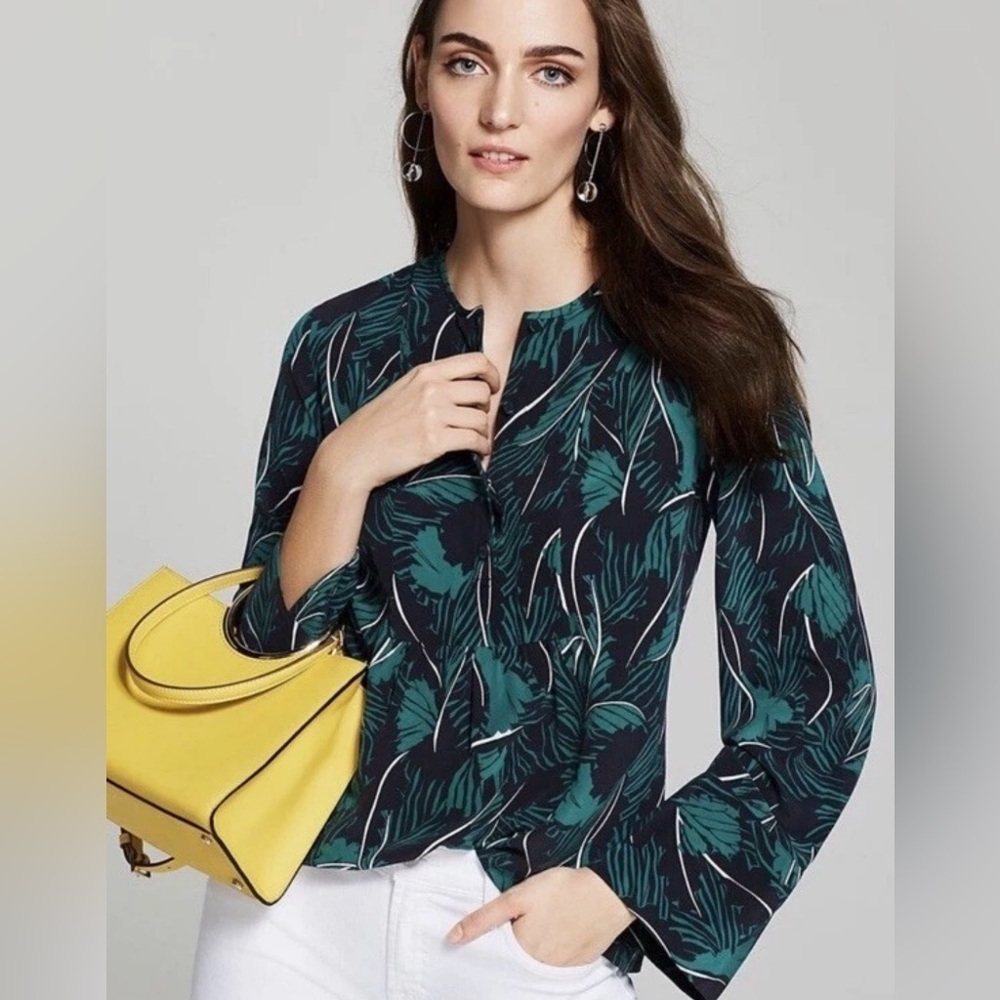 Equipment Femme 100% Silk Eclipse Palm Leaf Bell Sleeve Blouse - Large